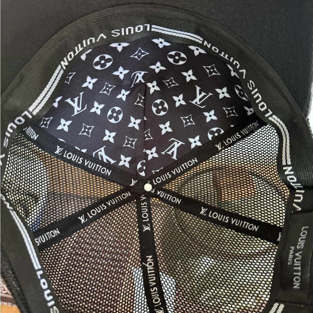 Designer style cap NWT - Picture 3 of 4